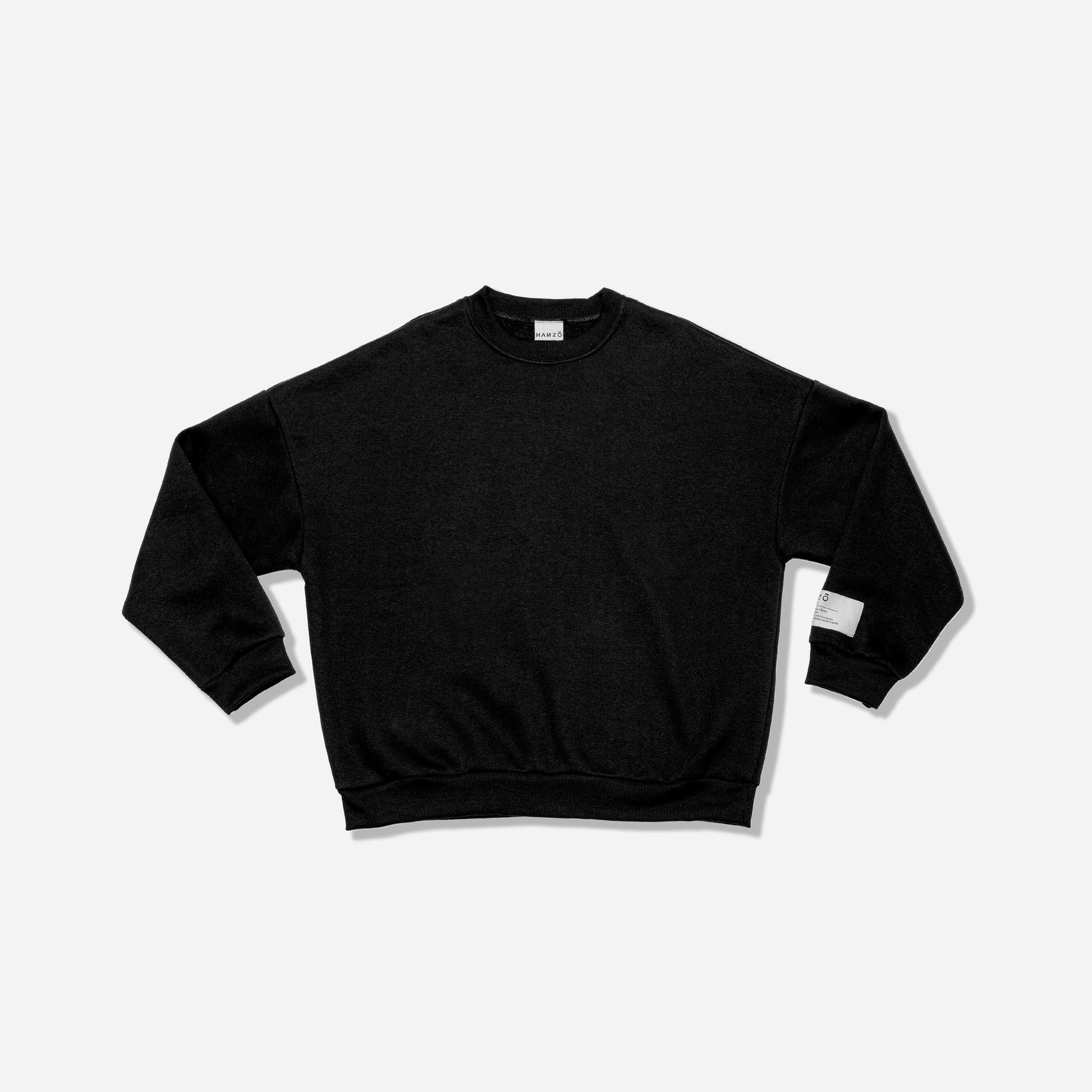 Felpa oversize Oversized Crewneck di Hanzo su fondo neutro